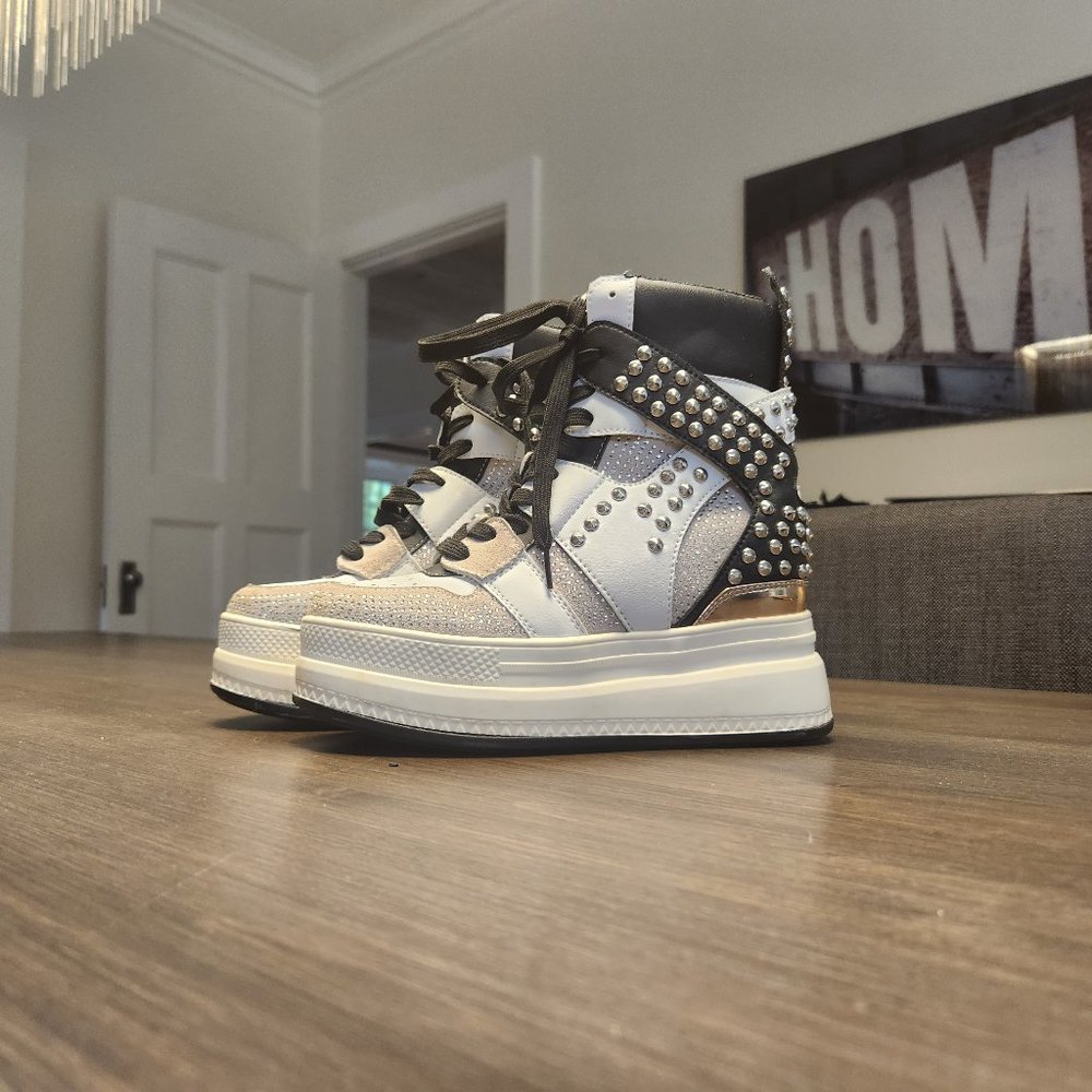 Anthony Wang (AW) Quice-03 White with Silver Sparkle Trim Size US 6